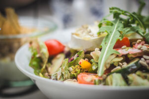 Staying in Temporary Housing for Travel Nurses? Eat at a Top 5 Shreveport Salad Spot